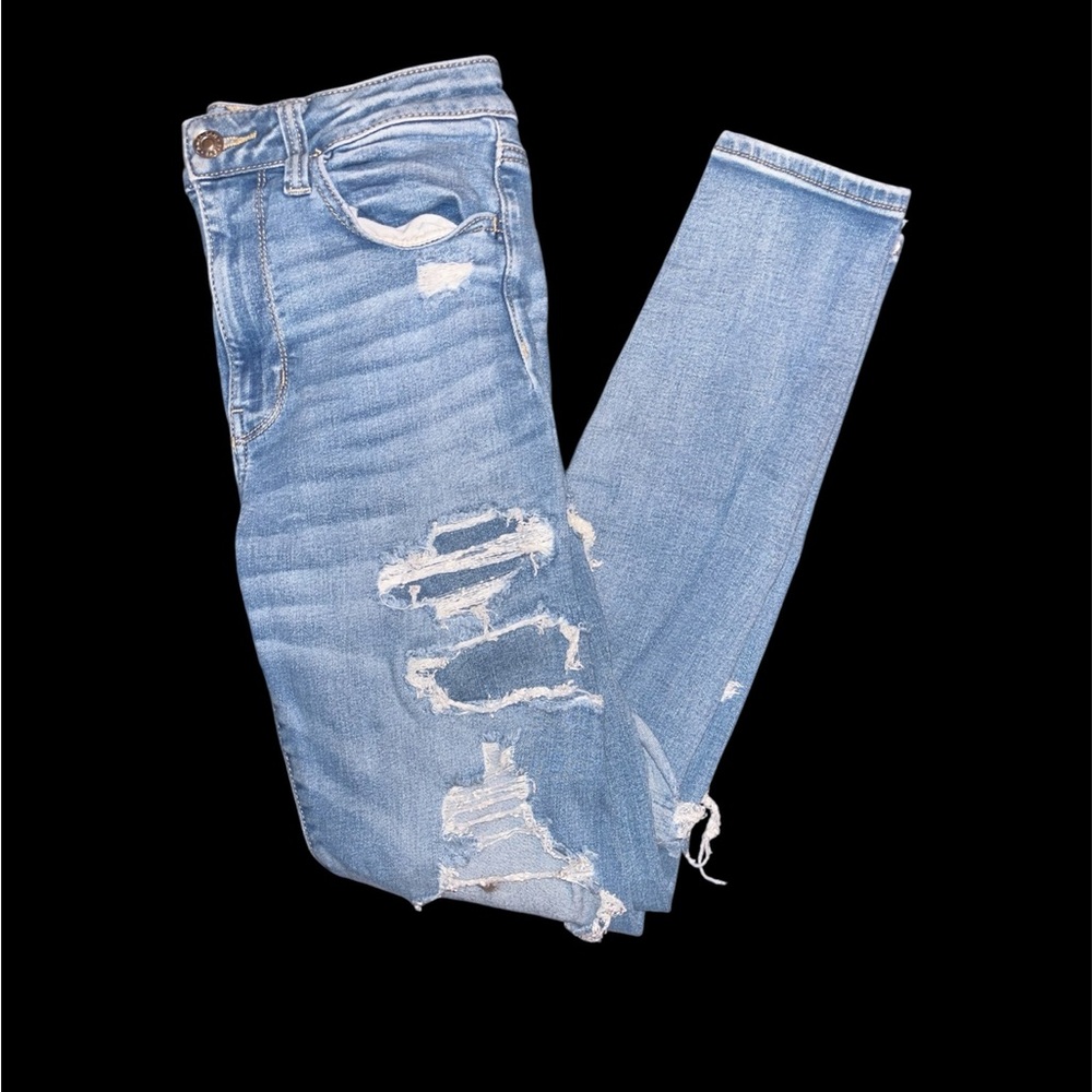 American Eagle Light blue ripped skinny jeans, size 6.